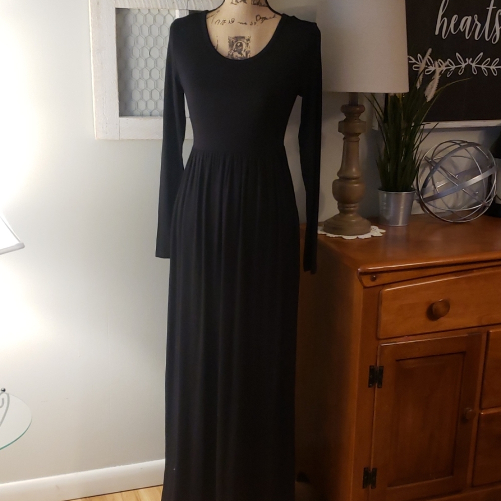 Long sleeve long black dress size small NWT